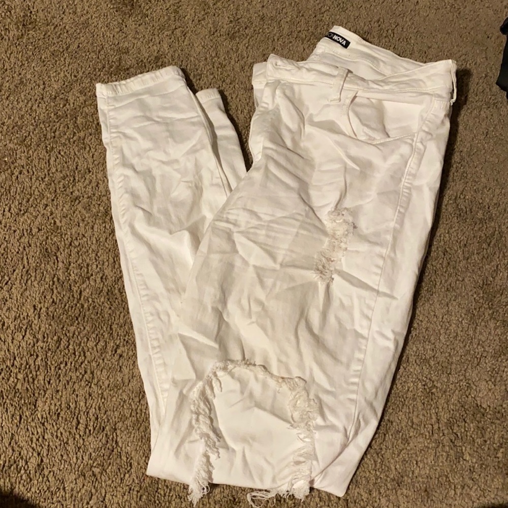 BIG GIRL HAUL- WHITE FASHIONNOVA RIPPED JEANS